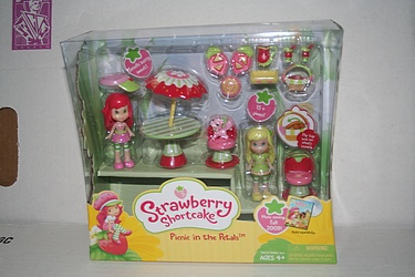 Strawberry Shortcake - Picnic in the Petals