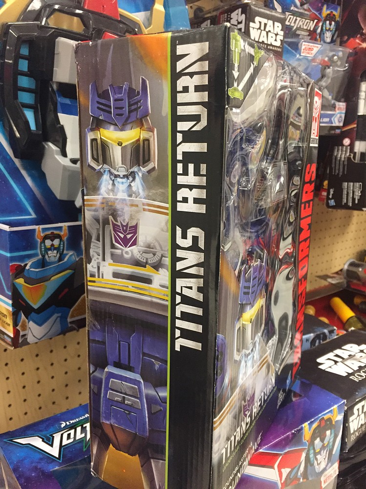 transformers soundwave titans return